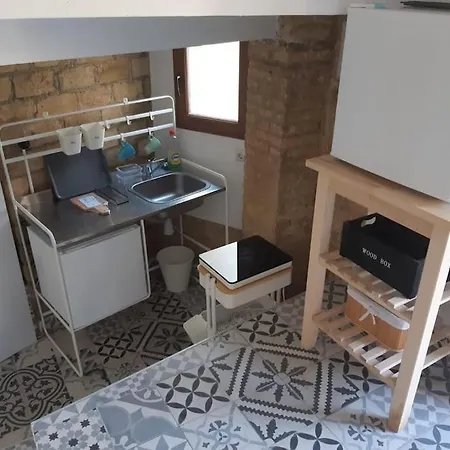 Apartament Precioso Con A/a En Ruzafa Con Terracita Privada Y Acceso A Un Jardin, 2-3 Personas *