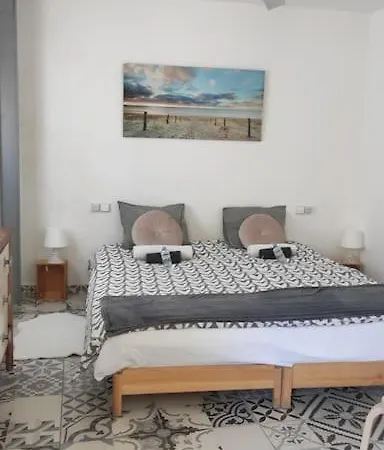 Precioso Con A/a En Ruzafa Con Terracita Privada Y Acceso A Un Jardin, 2-3 Personas * Walencja