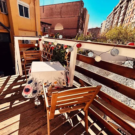 Apartament Precioso Con A/a En Ruzafa Con Terracita Privada Y Acceso A Un Jardin, 2-3 Personas